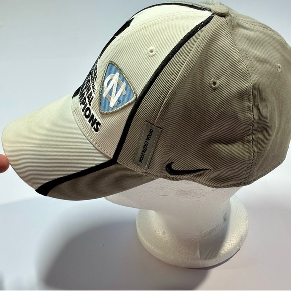 Nike 2009 NCAA UNC Men's Basketball Natl Champions Hat Ofc Locker Room Hat - Picture 4 of 8